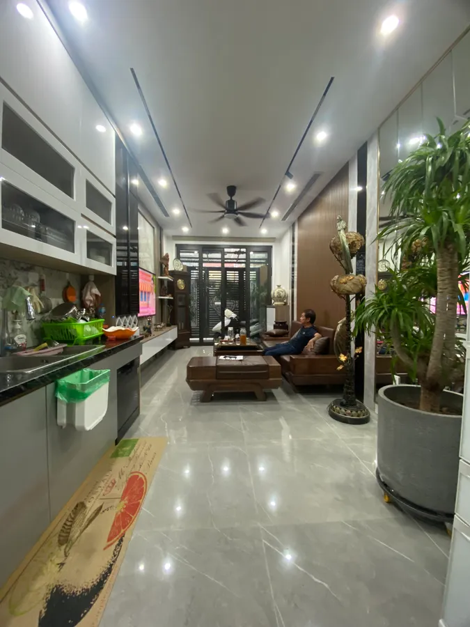 Cần Bán Nhà 6 Tầng Thang Máy Gần Phố Nguyễn Sơn, Ngọc Lâm, Ô tô Đỗ Cửa, 2 Thoáng, Giá 12,3 Tỷ - Ảnh 2
